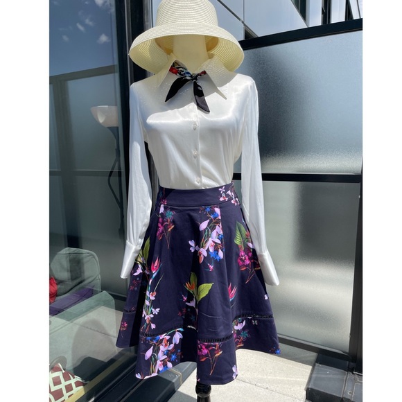 Ted Baker Dresses & Skirts - Ted baker midi skirt
